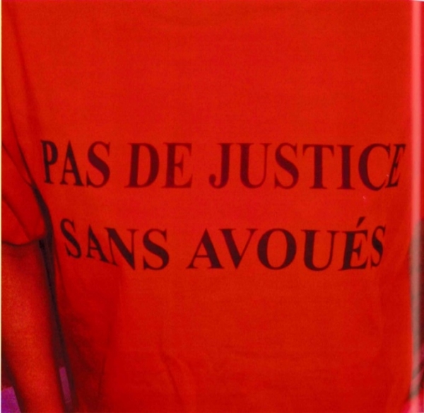 Fig. 4 : T-shirt de protestation contre la suppression des avoués, Aix-en-Provence. Cl. M. Bussière.