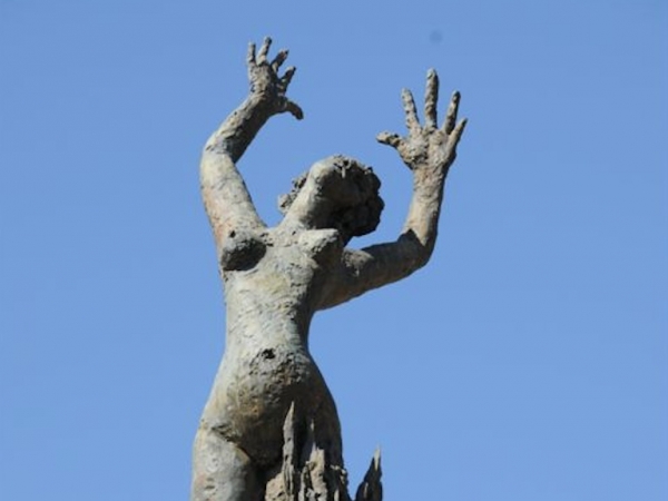 Figure 1. Oradour-sur-Glane. Détail de la statue de Fenosa, © IiRCO