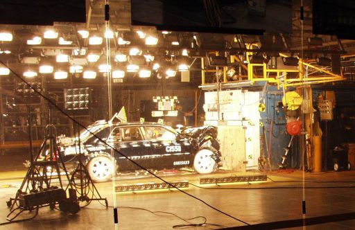 Crash-test d'un véhicule automobile, laboratoire de Général Motors